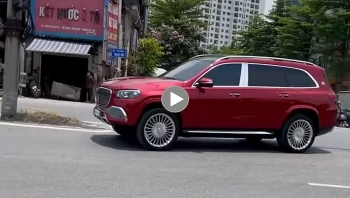 xe sang mercedes maybach gls 600 khong bien so nhay nhot va di nguoc chieu