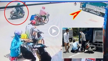 nguoi phu nu phai cap cuu sau cu dam xe kinh hoang voi xe tai