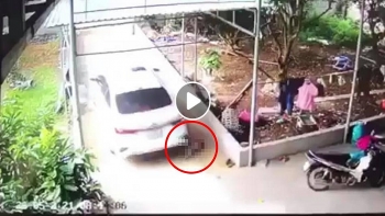 khuat tam nhin bac ruot tong xe vao chau be 1 tuoi