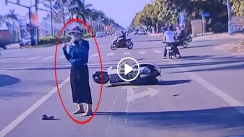 tat dau o to roi di cham nu ninja bi o to dam nga nhao