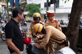 gan 1 thang ra quan csgt xu phat 287 ty dong