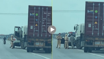 tai xe container danh vong chong doi csgt 1 doan duong dai tren ql5