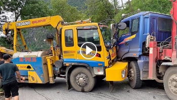 khoanh khac vuot au tren deo ma phuc oto con gay tai nan lien hoan