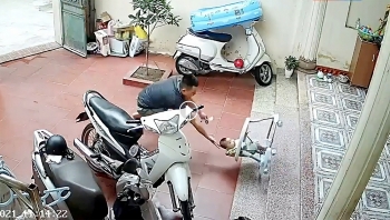 ong bo phan xa xuat than cuu dua con dang tap di