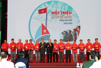 chu tich nuoc gui tang 5000 la co cho ngu dan vung bien dao ca nuoc