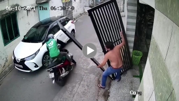 hanh dong dep cua anh tai xe xe cong nghe suyt bi cong sat de