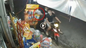 chu cua hang ngan ngam khi bi 2 thanh nien trom ca day bim bim