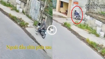 thieu tap trung khi lai xe nguoi dan ong lao thang vao buc tuong