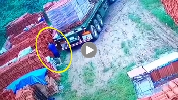 lo xe container thieu kinh nghiem bi ep chat vao dong gach