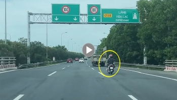 nu ninja lead phong nhu bay tren dai lo thang long