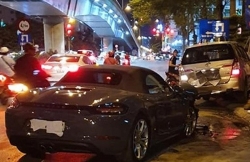 nghi van nguoi nha chu xe gay tai nan doa danh be the nho may anh phong vien