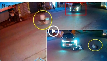 thanh nien dau tran phong nhanh dam truc dien vao dau o to dang chuyen huong