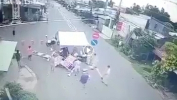 nam thanh nien chay xe may toc do cao dam xuyen chot kiem dich