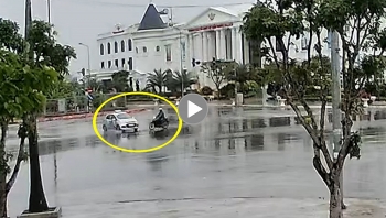 vuot den do tai nga tu nguoi dan ong bi xe taxi dam bay