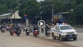 nang luong tich cuc csgt dan duong hang nghin phuong tien noi duoi nhau ve que