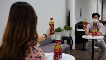 nguoi tre chuyen tay cach thanh nhiet giai doc co the thoi gian cach