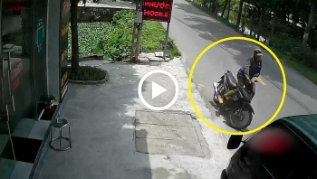 nguoi dan ong nhanh tri nhay khoi xe de thoat nan