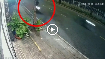 nong truy duoi thanh nien vi pham chong dich mot thuong uy cong an hy sinh