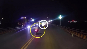 phong nhanh vuot au tren cau thanh nien nguy kich sau cu tong xe may vao duoi xe tai