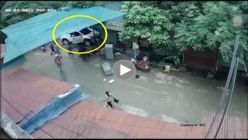 o to mat lai lao thang vao nha dan 2 nguoi may man thoat chet
