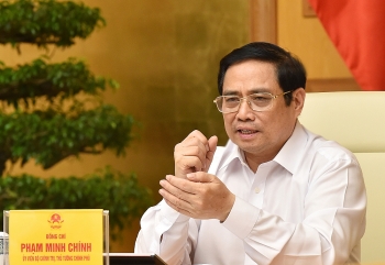 thu tuong dieu hanh cac phao dai chong dich tu trung tam chi huy va he thong hop truc tuyen