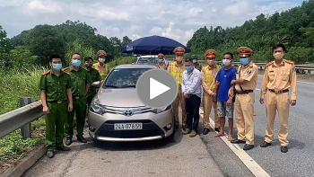 csgt quat nga nghi pham van chuyen ma tuy tren cao toc nhu phim hanh dong