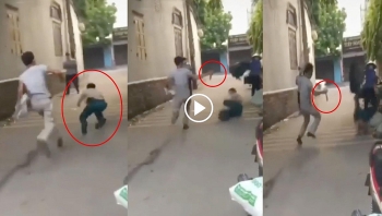 bi nhac deo khau trang thanh nien rut dao tan cong can bo chot kiem dich