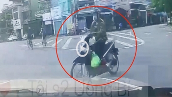 o to khong giam toc do tong truc dien xe may tai nga ba