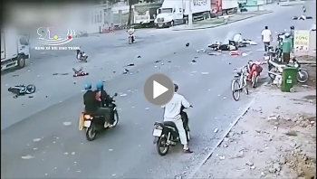 phong nhanh gay tai nan nam thanh nien khien 7 nguoi tren 5 xe may nga ra duong