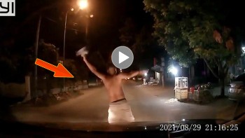 nam thanh nien coi tran nhay mua chan dau o to