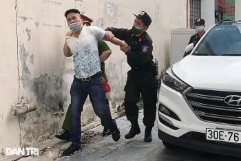 ha noi nguoi dan ong quay xe bo chay lang ma to cong tac o vung do