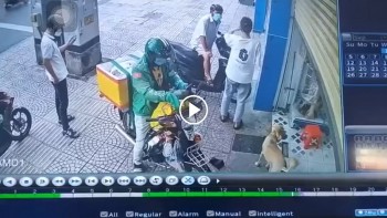 shipper danh roi vi va cai ket khien du luan buc xuc