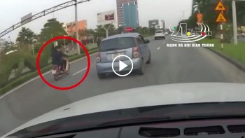 lang lach danh vong 2 nam thanh nien dam vao xe cung doan roi nga sap mat