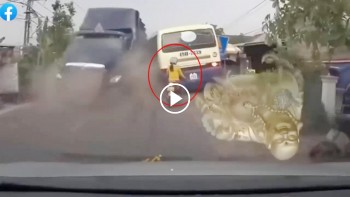 container dam vao xe khach khien nhieu nguoi hoang hot