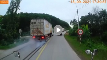 tai xe container vuot au phanh chay duong khi thay xe doi dien