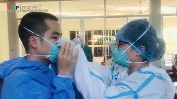tinh yeu van hien huu giua tam dich