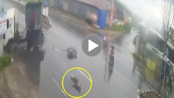 sang duong bat can luc troi mua nguoi di xe may bi tong vang ca tram met