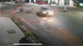 nam thanh nien phong xe may toc do ten lua dam ngang o to