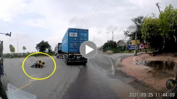 nguoi dan ong giat minh nga khi sang duong au