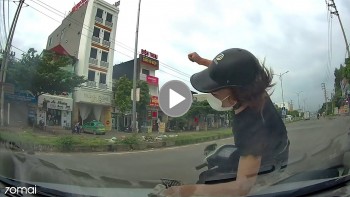 Tài xế đụng trúng "nữ ninja" đi xe máy ngược chiều