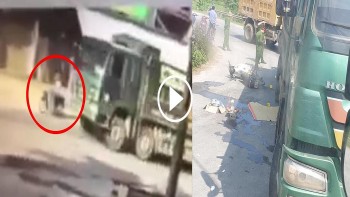 khoanh khac xe ben om cua nuot tron xe may vao gam tai nga ba