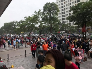 hoa hoan tai chung cu hh1b khien nhieu nguoi hoang loan