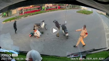 hai xe may dam nhau kinh hoang 1 nguoi nam bat dong