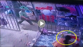 khoanh khac tron cong an nguoi phu nu chay ngay vao nha hang xom rua bat