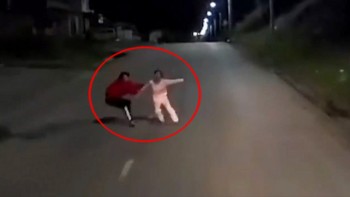 gian nguoi yeu co gai dinh lao vao dau xe container tu tu