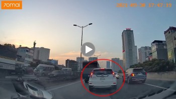 phan no canh tai xe o to lai xe dao nhu rang lac tren duong vanh dai 3