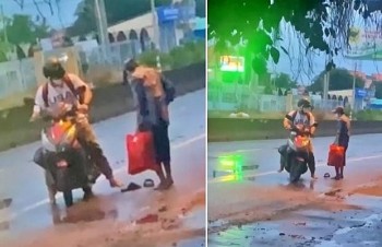 nang luong tich cuc thay giao tre tang doi dep dang di va tien cho nguoi dan ong chan tran ve que