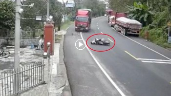 vao cua lan lan nam thanh nien dieu khien xe may toc do cao dam truc dien xe dau keo