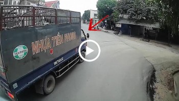 o to tai vuot tai nga ba khien go ep tren xe dau keo don vo kinh cabin