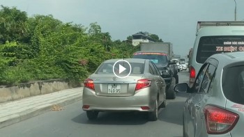 o to 5 cho vuot lan lan bi xe ban tai ep lui